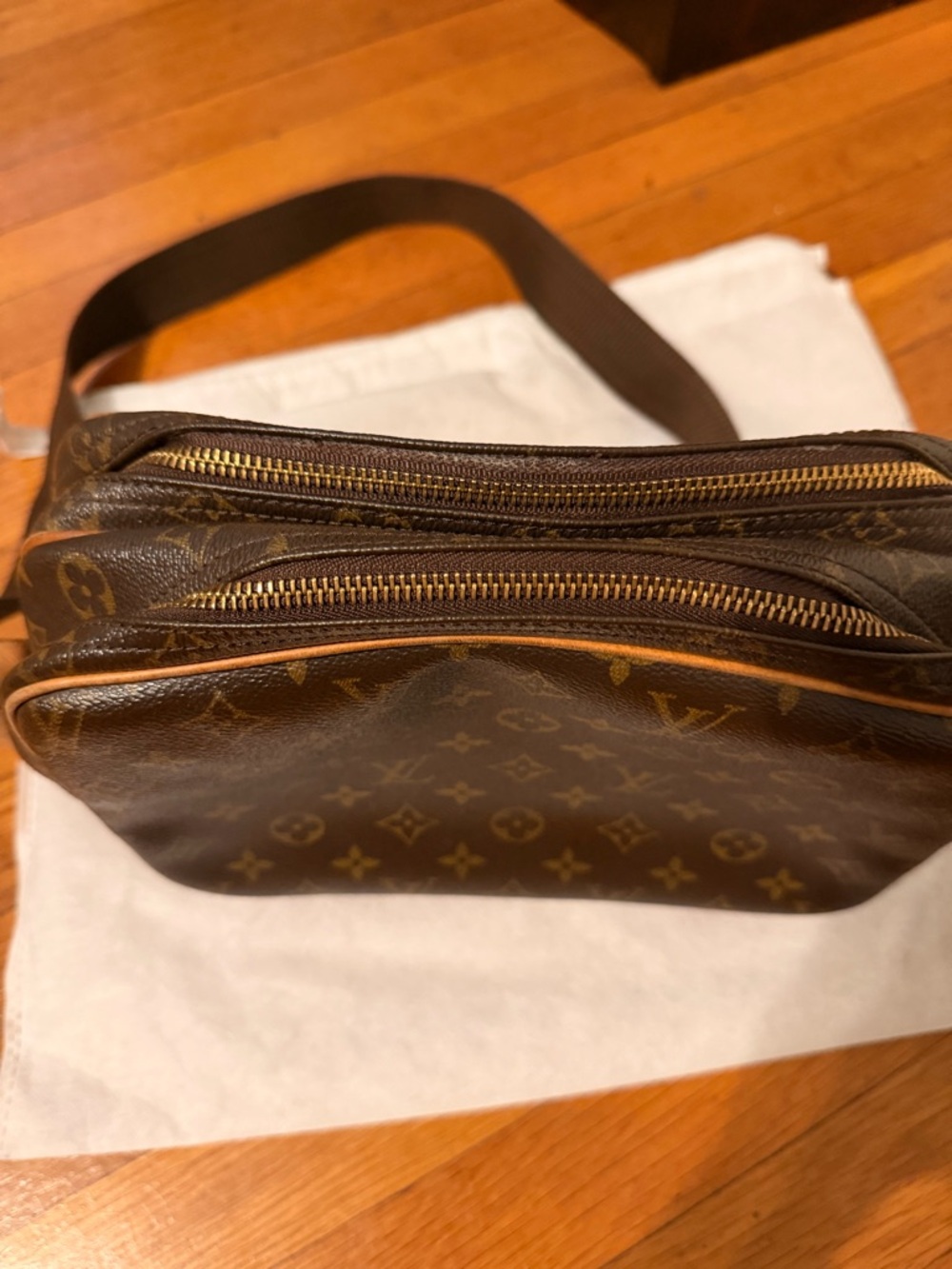 Louis Vuitton vintage Monogram Canvas Nile crossbody Bag with Tan Trim - Picture 3 of 12